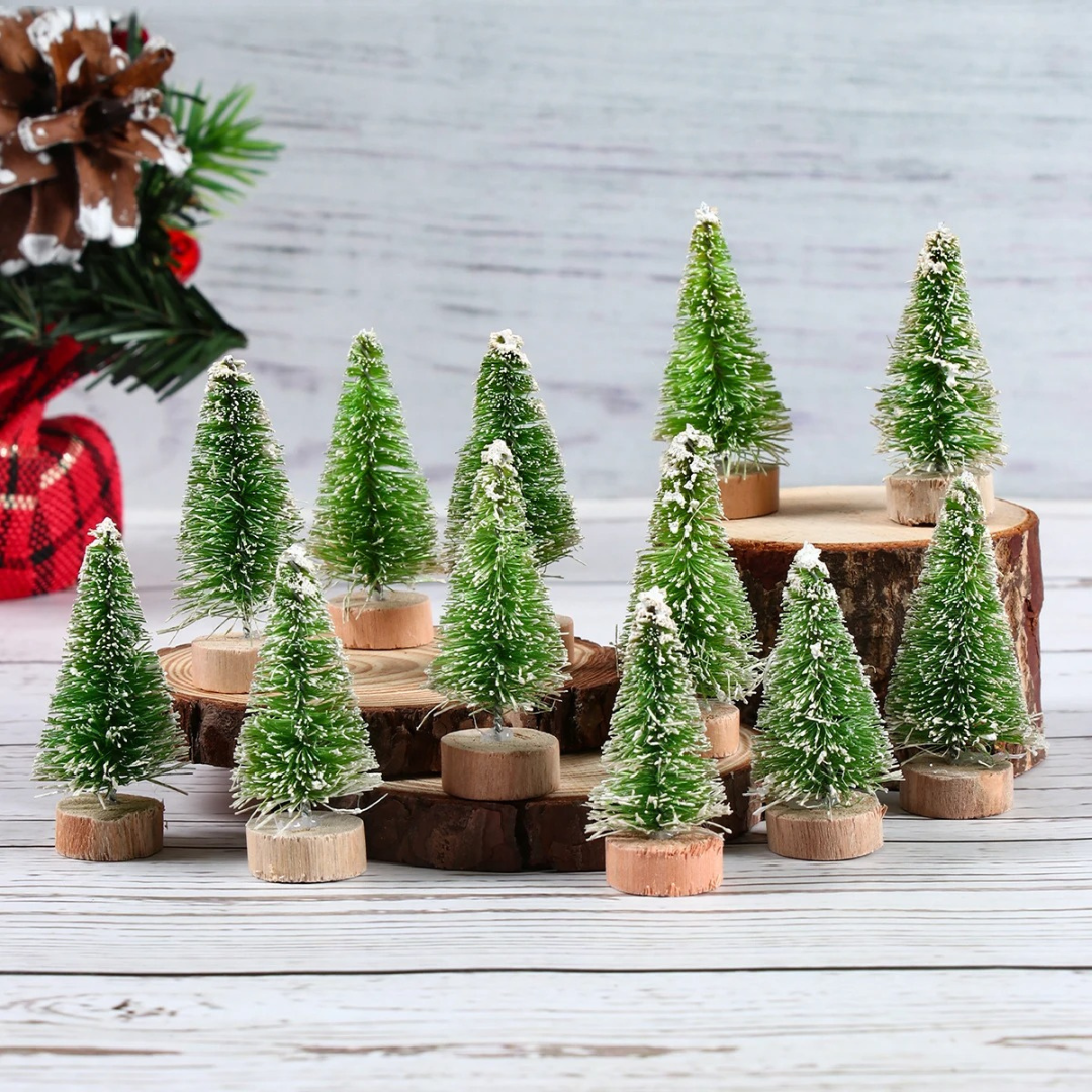 Conjunto Artesanal de 8 Mini Árvores de Natal de Madeira e Sisal Decoração Natalina