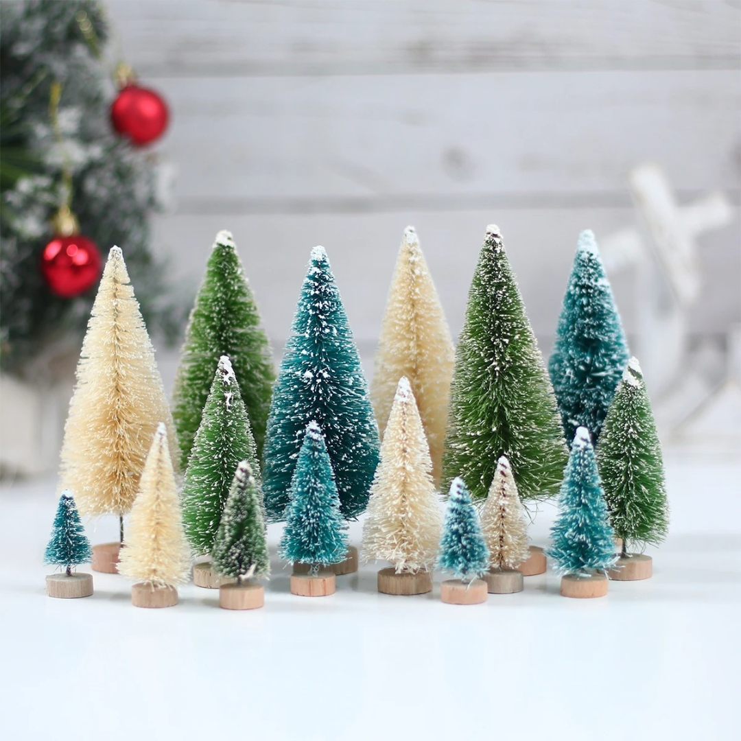 Conjunto Artesanal de 8 Mini Árvores de Natal de Madeira e Sisal Decoração Natalina