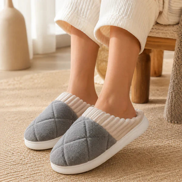 Pantufa Unissex Aveludada com Solado Antiderrapante | VelvetWalk