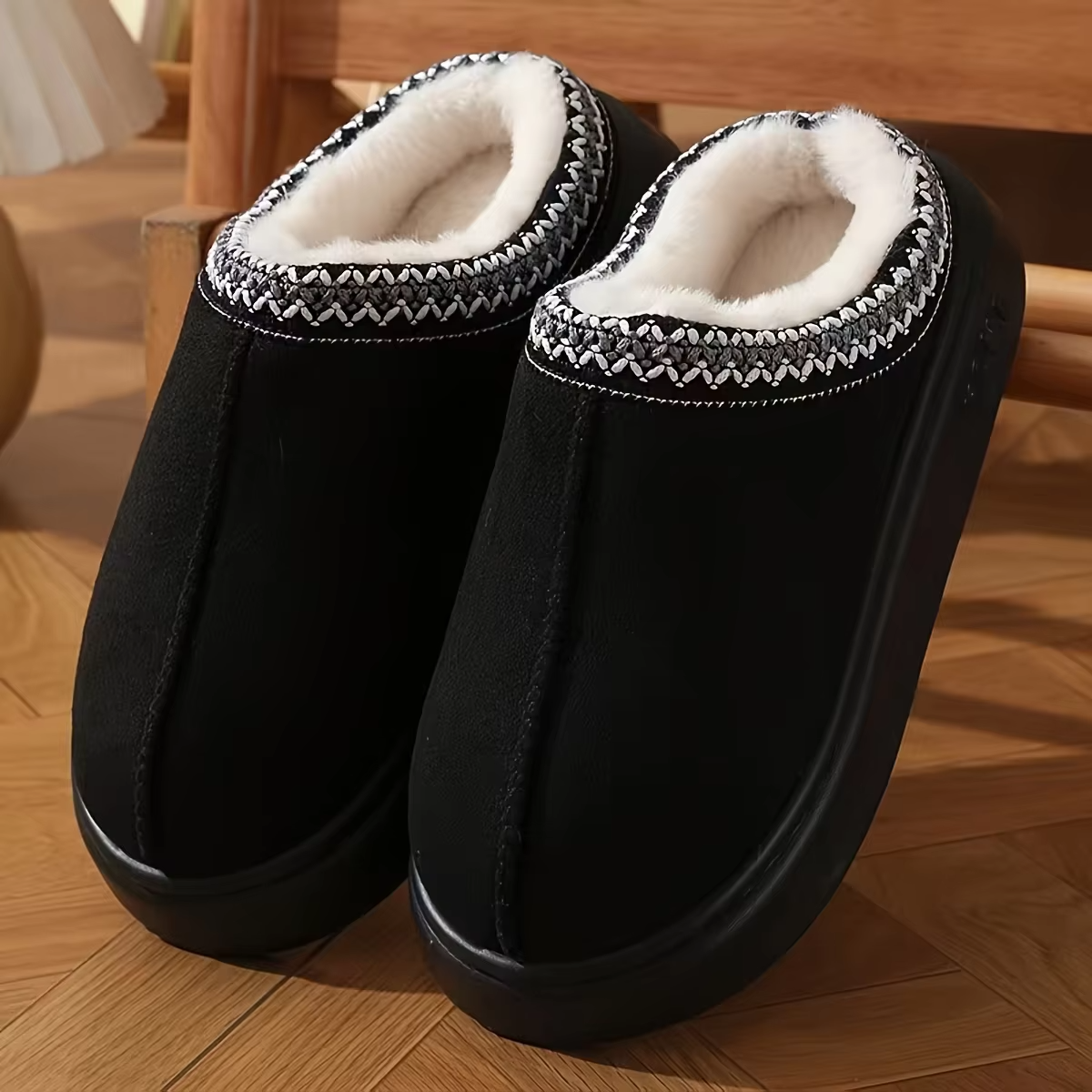 Pantufa de Couro Unissex Forrada em Lã Antiderrapante para Inverno